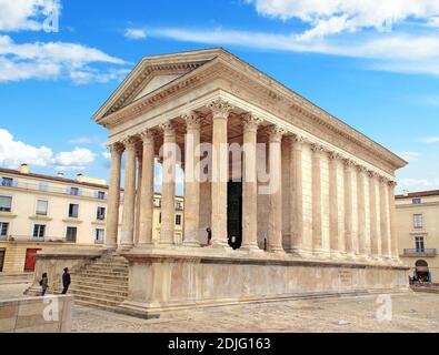 Das berühmte quadratische Haus, römische Reste in Nîmes in Okzitanien, Frankreich. Stockfoto