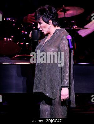 An Aging Liza Minelli tritt im Kravitz Centre, West Palm B each, FL, 1/15/06 auf. Stockfoto