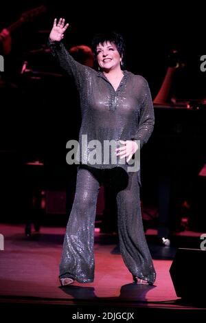 An Aging Liza Minelli tritt im Kravitz Centre, West Palm B each, FL, 1/15/06 auf. Stockfoto