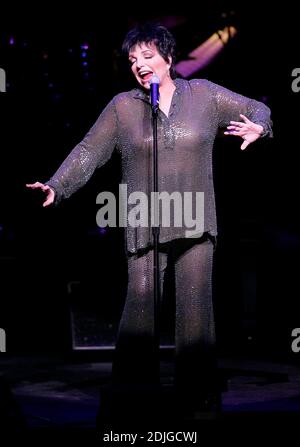 An Aging Liza Minelli tritt im Kravitz Centre, West Palm B each, FL, 1/15/06 auf. Stockfoto