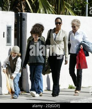 Exklusiv!! Barbara Becker mit den Söhnen Elias, Noah und Freunden verbringen einen Nachmittag in Miami, 1/15/06 Stockfoto