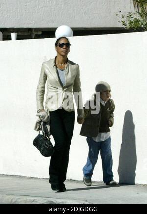 Exklusiv!! Barbara Becker mit den Söhnen Elias, Noah und Freunden verbringen einen Nachmittag in Miami, 1/15/06 Stockfoto