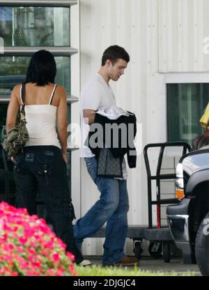 Exklusiv!! Justin Timberlake fliegt zu einer Sony/BMG-Konferenz in einem Hotel in Miami, FL, 21/06. März Stockfoto