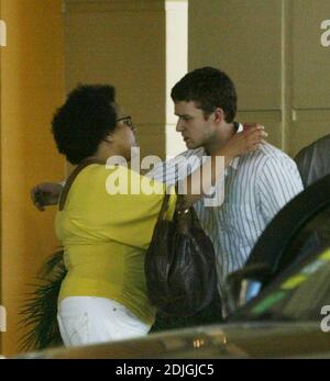 Exklusiv!! Justin Timberlake fliegt zu einer Sony/BMG-Konferenz in einem Hotel in Miami, FL, 21/06. März Stockfoto