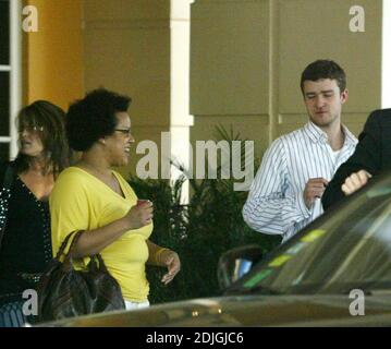 Exklusiv!! Justin Timberlake fliegt zu einer Sony/BMG-Konferenz in einem Hotel in Miami, FL, 21/06. März Stockfoto