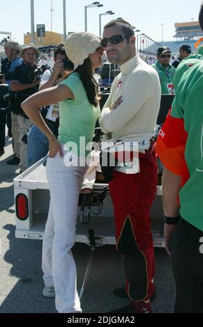 Ashley Judd schließt sich dem Ehemann des schottischen Rennfahrers Dario Franchitti beim Toyota Indy 300, Homestead Speedway, Miami, FL, 3/25/06 Byline und/oder dem Webnutzungslink an, der gelesen werden muss Stockfoto