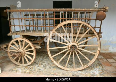 Antike vierrädrige Kavallerie Wagen oder Anhänger, gebaut in Holz und Eisen. Stockfoto