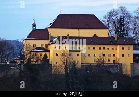 Kloster Kapuzinerberg in Salzburg am Abend, Österreich Stockfoto