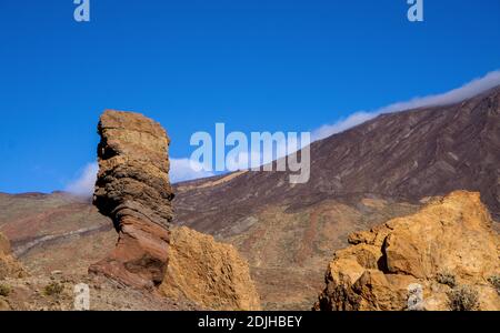 Landschaftlich schöner Blick auf den Vulkan vor klarem blauen Himmel Stockfoto