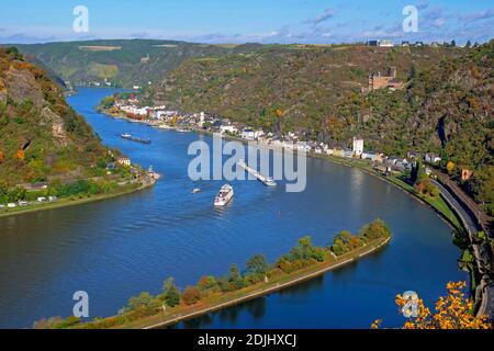 Blick von der Loreley auf das Rheintal bei St. Goarshausen, Rheinland-Pfalz, Deutschland Stockfoto