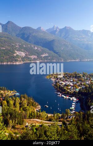 Kaslo ist ein Dorf in der West Kootenay Region von British Columbia, Kanada, am Westufer des Kootenay Lake. Blick vom Aussichtspunkt Kaslo Stockfoto