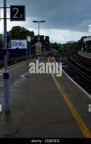 Bahnsteig am Bahnhof Dartford. Mick Jagger und Keith Richards die Gründungsmitglieder der Band The Rolling Stones trafen sich zum ersten Mal. Stockfoto