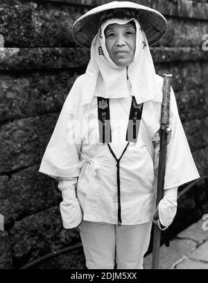 Weibliche Pilgerin in Koyasan. Frau mit Strohhut, Koyasan, Berg Koya, Japan Stockfoto