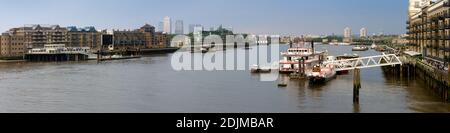 LONDON, Großbritannien - 31. MAI 2008: Panoramablick auf die Skyline entlang der Themse in Richtung Wapping und Docklands Stockfoto