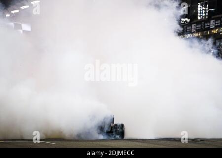 BOTTAS Valtteri (FIN), Mercedes AMG F1 GP W11 Hybrid EQ Power+, die am Ende des Rennens während der Formel 1 / LM einige Donuts machen Stockfoto