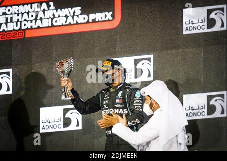 HAMILTON Lewis (gbr), Mercedes AMG F1 GP W11 Hybrid EQ Power+, Portrait Podium während der Formel 1 Etihad Airways Abu Dhabi G / LM Stockfoto