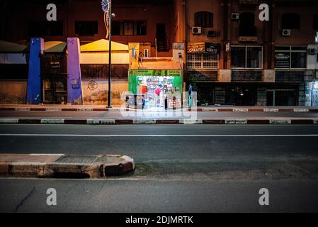 Marrakesch, Marokko, Afrika - 30. April 2019: Die ganze Nacht offener Markt Stockfoto