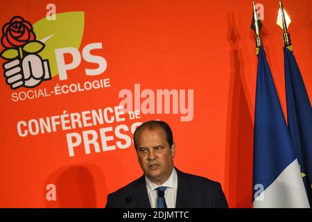 Der erste Sekretär der Sozialistischen Partei, Jean-Christophe Cambadelis, hält seine Rede während einer Pressekonferenz nach der Nationalversammlung der Sozialistischen Partei Frankreichs am 02. Oktober 2016 in Paris. Foto von Yann Korbi/ABACAPRESS.COM Stockfoto