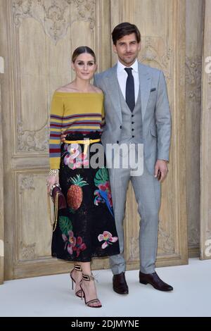 Olivia Palermo und Johannes Hübl bei der Valentino Show im Rahmen der Paris Fashion Week Ready to Wear Frühjahr/Sommer 2017 am 02. Oktober 2016 in Paris, Frankreich. Foto von Alban Wyters/ABACAPRESS.COM Stockfoto