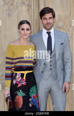 Olivia Palermo und Johannes Hübl bei der Valentino Show im Rahmen der Paris Fashion Week Ready to Wear Frühjahr/Sommer 2017 am 02. Oktober 2016 in Paris, Frankreich. Foto von Alban Wyters/ABACAPRESS.COM Stockfoto