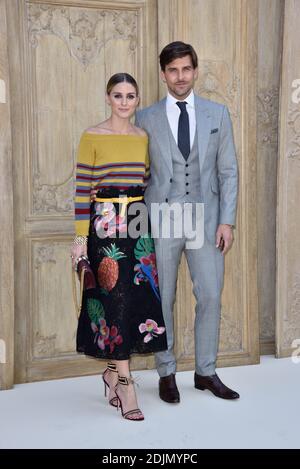 Olivia Palermo und Johannes Hübl bei der Valentino Show im Rahmen der Paris Fashion Week Ready to Wear Frühjahr/Sommer 2017 am 02. Oktober 2016 in Paris, Frankreich. Foto von Alban Wyters/ABACAPRESS.COM Stockfoto