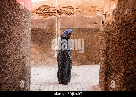 Marrakesch, Marokko, Afrika - 30. April 2019: Leben in den Souks von Medina Stockfoto