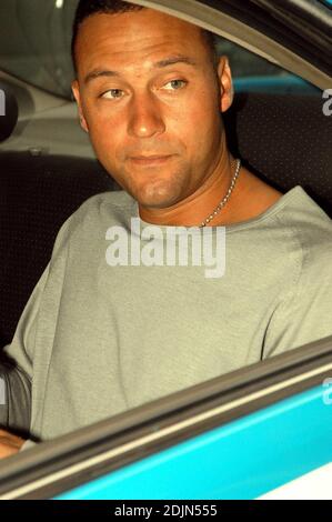 Exklusiv!! Derek Jeter sah in Torontos Yorkville und nahm sich eine Tasse Kaffee. Ontario, Kanada, 7/20/06 Stockfoto