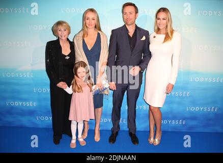 Familie der Kommandanten Cousteau Ehefrau Francine Triplet, Tochter Diane Cousteau und Grand Son Philippe Cousteau mit seiner Frau Ashlan Gorse bei der Premiere von L'Odyssee am 4. Oktober 2016 im UGC Normandie in Paris, Frankreich. Foto von Jerome Domine/ABACAPRESS.COM Stockfoto