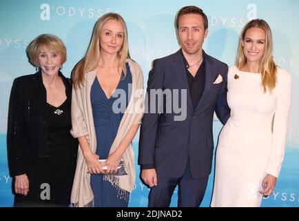 Familie der Kommandanten Cousteau Ehefrau Francine Triplet, Tochter Diane Cousteau und Grand Son Philippe Cousteau mit seiner Frau Ashlan Gorse bei der Premiere von L'Odyssee am 4. Oktober 2016 im UGC Normandie in Paris, Frankreich. Foto von Jerome Domine/ABACAPRESS.COM Stockfoto