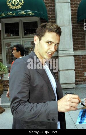 Sienna Miller und James Franco in Toronto, Kanada 07/29/06 Stockfoto