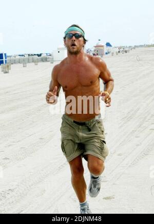 Matthew McConaughey und Lance Armstrong bleiben während ihres Aufenthalts in Miami Beach, FL fit. 9/06 Stockfoto
