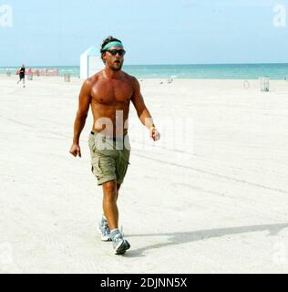 Matthew McConaughey und Lance Armstrong bleiben während ihres Aufenthalts in Miami Beach, FL fit. 9/06 Stockfoto