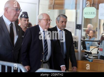 Jean-Marie Le Pen, Gründer der rechtsextremen Front National (FN) in Frankreich, kommt am 5. Oktober 2016 zu einem Zivilverfahren, um sein Verbot der Partei vor dem Obersten Gerichtshof in Nanterre, einem westlichen Vorort von Paris, Frankreich, anzufechten. Foto von Somer/ABACAPRESS.COM Stockfoto