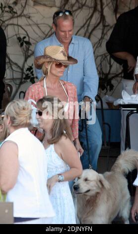 Nicolette Sheridan und Michael Bolton Mittagessen in Taverna Tony's in Malibu, ca. 26/06 Stockfoto