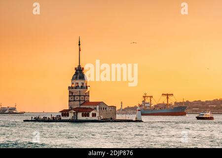 Jungfernturm bei Sonnenuntergang in Istanbul, Türkei Stockfoto
