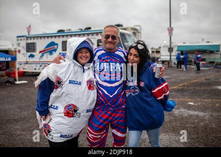 27. Oktober 2019, Buffalo, NY, USA: Buffalo, NY.Diese Fotos stammen von verschiedenen Partien rund um das Stadion, das RV-Lot während der Buffalo Bills vs. Philadelphia Eagles Fans. Das berühmte Hammer Lot, Mafia House und die Grundstücke auf der anderen Straßenseite in der Nachbarschaft. Die Buffalo Bills haben eine der NFL die loyalsten Fan-Basen, und nehmen ihre tailgating ernst. Die Fans sind bekannt geworden als die Bill Mafia. Foto von Michael F. McElroy. (Bild: © Michael McElroy/ZUMA Wire) Stockfoto