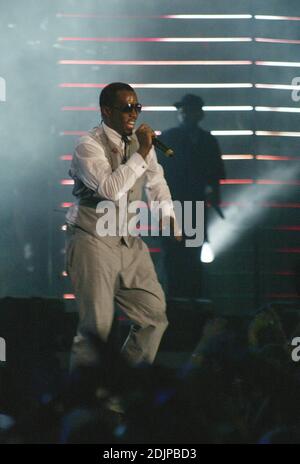 NFL Opening Kickoff Concert 2006 mit P Diddy, Yung Joc, Cassie, Danity Kane, Ozomatli & Tego Calderon am South Beach, FL. 09/07/06 Stockfoto