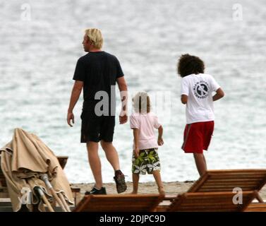 Exklusiv!! Tennis-Ass Boris Becker verbringt einige Zeit am Miami Beach mit den Söhnen Noah und Elias, 9/4/06 Stockfoto