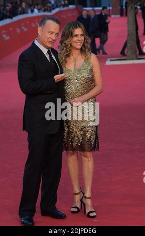 DER US-Schauspieler Tom Hanks kommt mit seiner Frau Rita Wilson auf dem roten Teppich beim 11. Rome Film Festival an, um am 13. Oktober 2016 in Rom, Italien, einen Preis für sein Lebenswerk zu erhalten. Foto von Eric Vandeville/ABACAPRESS.COM Stockfoto