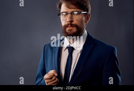 Business-Mann gestikulieren neue Ideen mit Händen Porträt abgeschnitten Ansicht Stockfoto