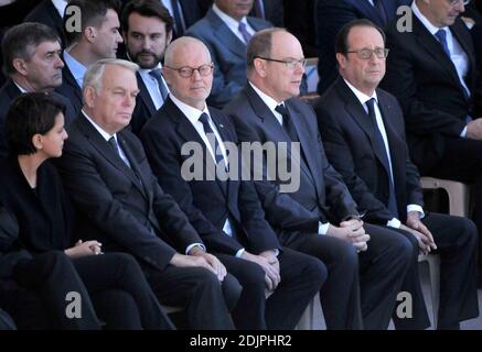 Najat Vallaud-Belkacem, Jean-Marc Ayrault, Serge Telle, HSH Prinz Albert II von Monaco und Francois Hollande bei der Nationalen Zeremonie für die 86 Opfer des Terroranschlags von Nizza am 2016. Juli Château im Colline du 15 in Nizza, Südfrankreich, am 14. oktober 2016. Minister und Politiker nahmen vor rund 2000 Menschen, darunter die Opferfamilien und Rettungskräfte, an der Zeremonie Teil. Foto von Pierre Rousseau/CIT'images/ABACAPRESS.COM Stockfoto