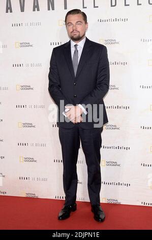 DER US-Schauspieler Leonardo DiCaprio posiert, als sie zur Pariser Premiere des Dokumentarfilms "Before the Flood" am 17. Oktober 2016 in Paris eintreffen. Foto von Eliot Blondt/ABACAPRESS.COM Stockfoto
