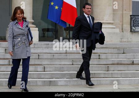 Premierminister Manuel Valls und Minister für Umwelt, Energie und Meeresangelegenheiten Segolene Royal verlassen nach dem wöchentlichen Kabinettstreffen am 19. Oktober 2016 in Paris, Frankreich, den Elysee-Palast. Foto von Henri Szwarc/ABACAPRESS.COM Stockfoto