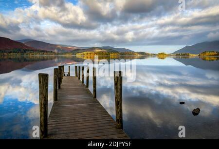 Ashness Jetty ist ein kleiner Pier, der die Dampfer bedient Segeln Sie über Derwentwater im englischen Lake District in Great Großbritannien Stockfoto