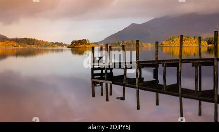 Ashness Jetty ist ein kleiner Pier, der die Dampfer bedient Segeln Sie über Derwentwater im englischen Lake District in Great Großbritannien Stockfoto