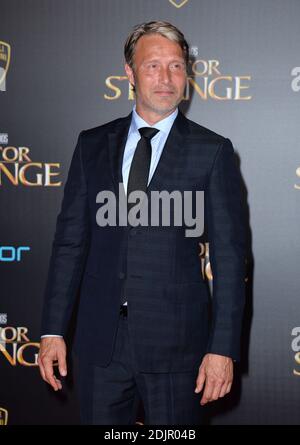 Mads Mikkelsen nimmt an der Premiere von Disney und Marvel Studios Doctor Strange im El Capitan Theatre am 20. Oktober 2016 in Los Angeles, CA, USA Teil. Foto von Lionel Hahn//ABACAPRESS.COM Stockfoto