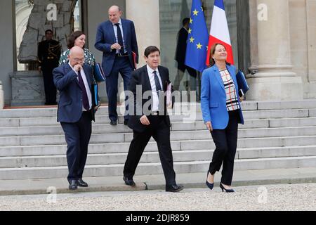 Der Minister für Wirtschaft, Finanzen und öffentliche Finanzen Michel Sapin, der Minister für Stadt, Jugend und Sport Patrick Kanner und der Minister für Umwelt, Energie und Meeresangelegenheiten Segolene Royal verlassen den Elysee-Palast nach dem französischen wöchentlichen Kabinettstreffen am 26. Oktober 2016 in Paris, Frankreich. Foto von Henri Szwarc/ABACAPRESS.COM Stockfoto