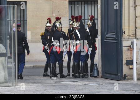 Atmosphäre im Innenhof des Hauptquartiers des Premierministers Manuel Valls Hotel de Matignon, in Paris, Frankreich am 27. Oktober 2016. Foto von Yann Korbi/ABACAPRESS.COM Stockfoto