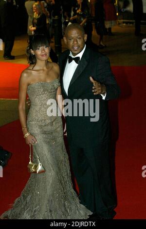 Forest Whitaker und Ehefrau Keisha besuchen Last King of Scotland Premiere Odeon Leicester Square London UK. 10/18/2006 Stockfoto