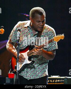 Der weltbekannte Bluesmann Robert Cray lebt in der American Airlines Arena in Miami FL. 10/23/06 Stockfoto